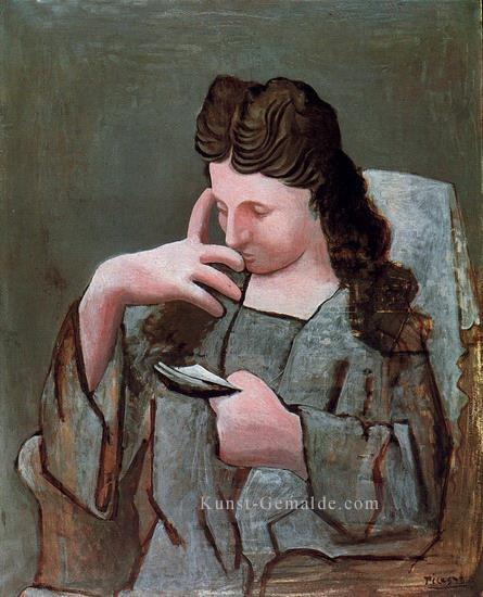 Olga lisant assise dans un fauteuil 1920 kubist Pablo Picasso Ölgemälde